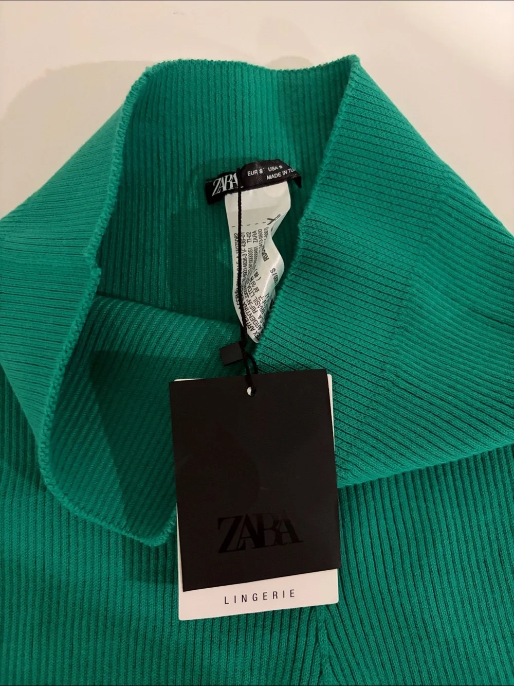 ZARA Knit High waisted Seamless Shorts – Emrald Green – NWT